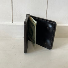 Load image into Gallery viewer, Iguana SpringClip Wallet- Camel